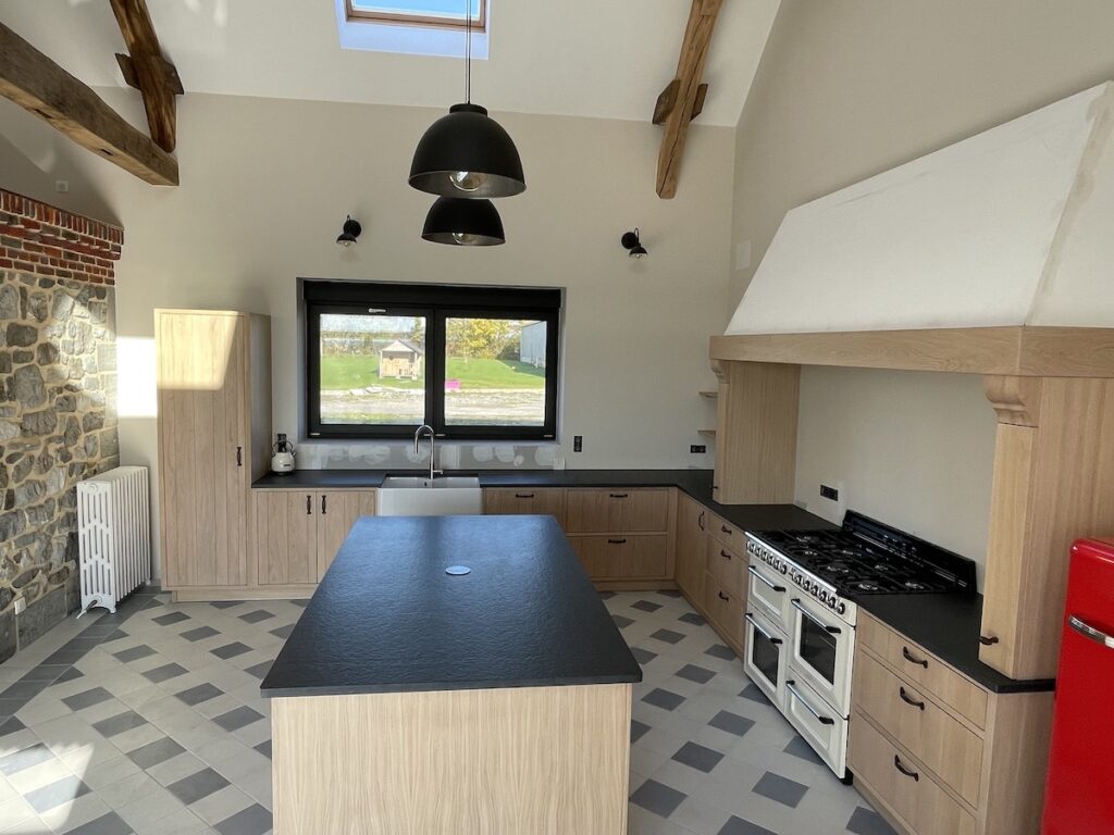 Cuisine moderne sur-mesure en chêne massif (Aulnoye-Aymeries ...